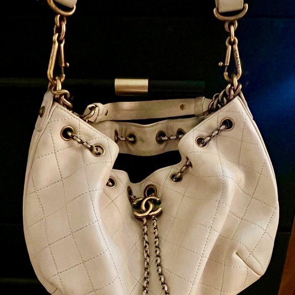 DRAWSTRING OFF-WHITE CHANEL BAG - 2020 Collection - Picture 2 of 7